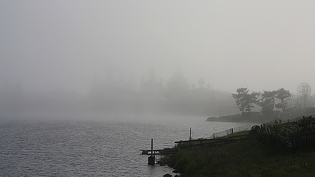 Соловецкий монастырь в тумане
